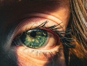 Serums pour la pousse des cils l alerte sanitaire sur les