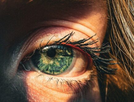Serums pour la pousse des cils l alerte sanitaire sur les