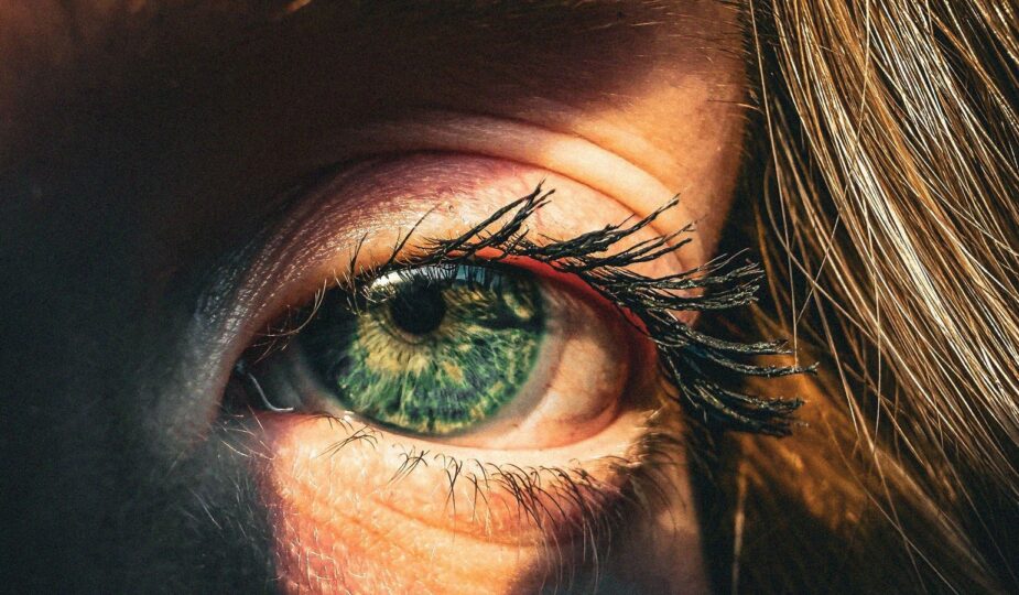 Serums pour la pousse des cils l alerte sanitaire sur les